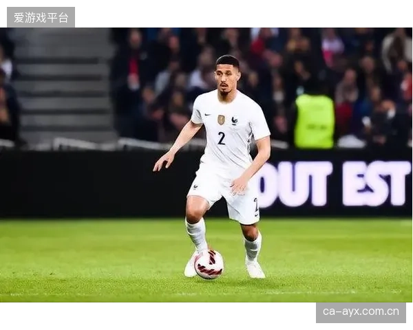 萨利巴有望凭借俱乐部稳定表现锁定首发，成为法国队后防体系对抗强力中锋的关键。